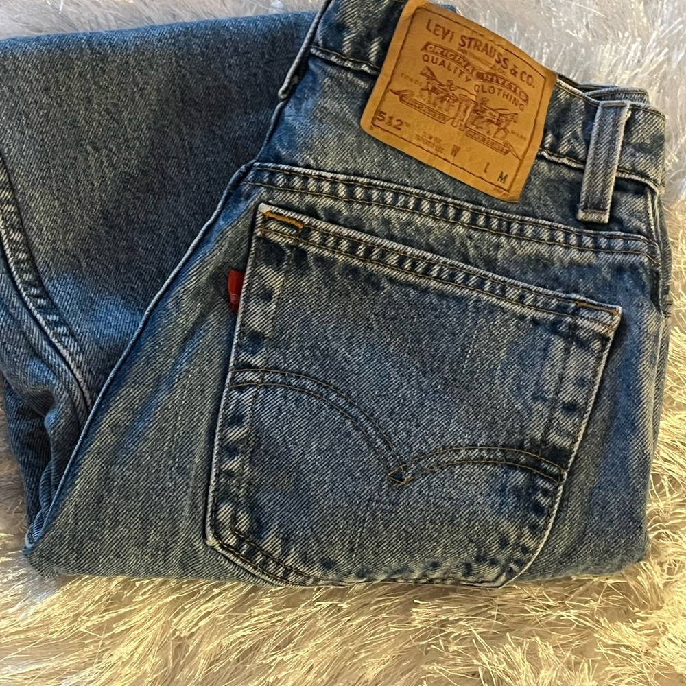 Levi's Vintage Red Tag 512 Blue Jeans
Slim Fit, Medium Length, Tapered Leg
